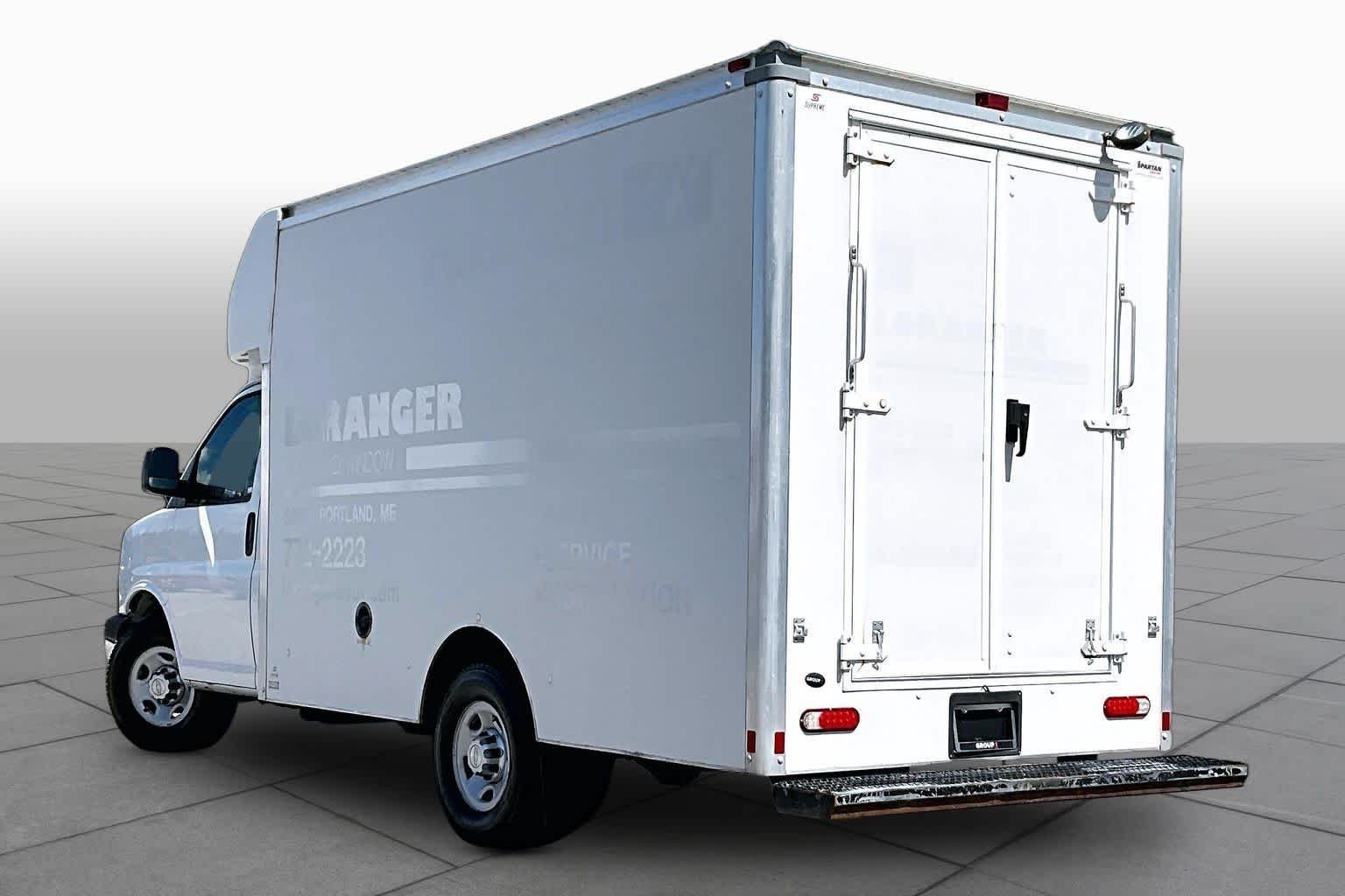 Used 2017 Summit White Chevrolet  image 11
