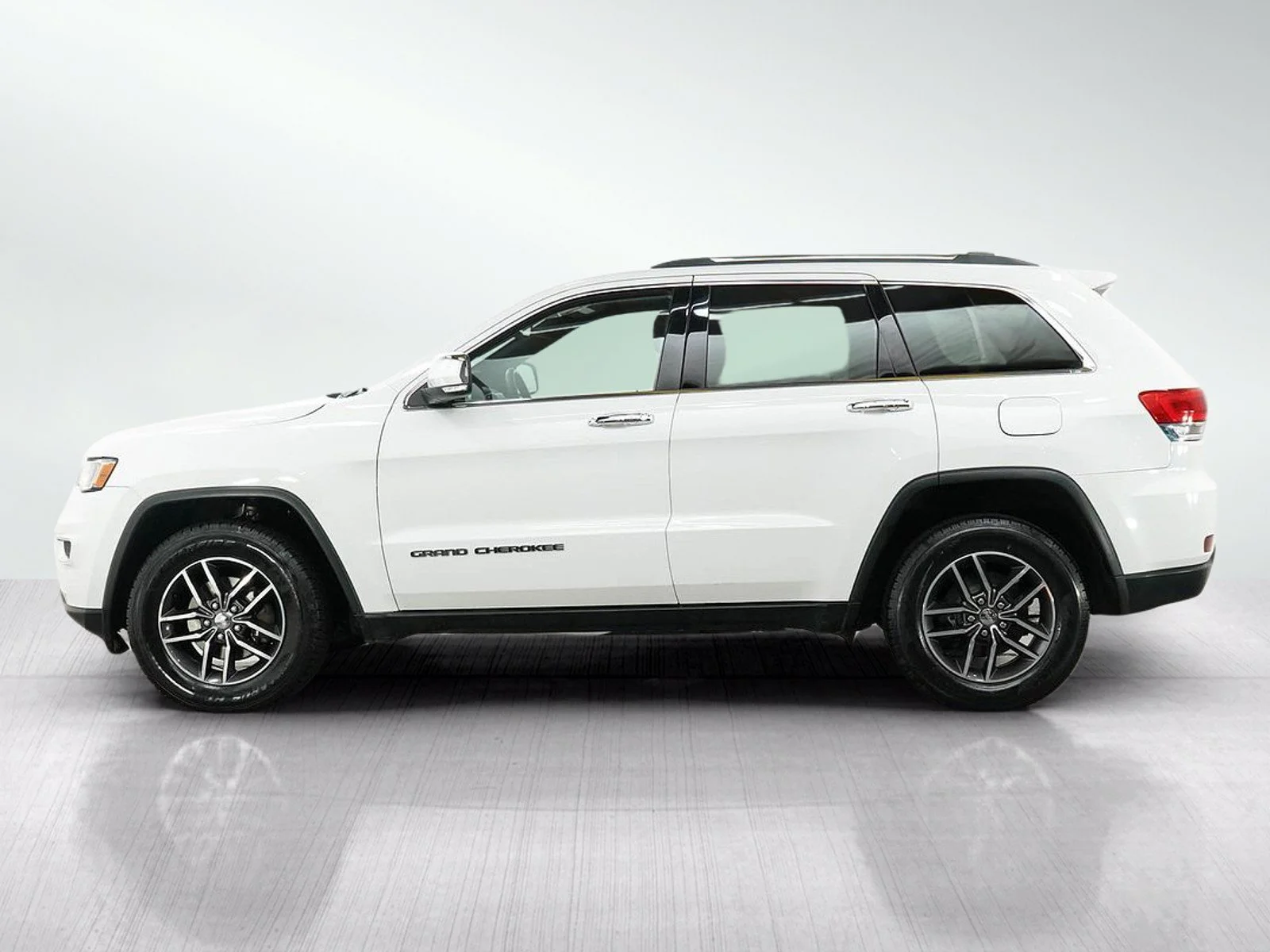 Used 2018 Jeep Grand Cherokee Limited with VIN 1C4RJFBG4JC308175 for sale in Burnsville, Minnesota