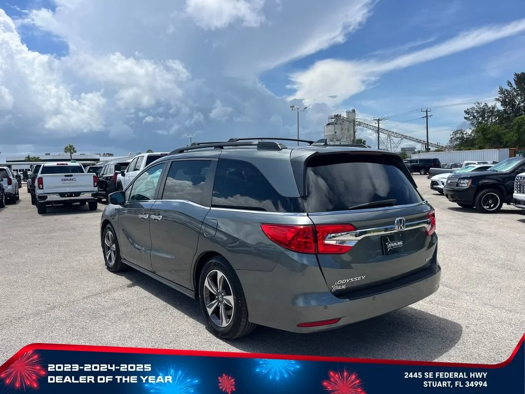 Used 2018 Green Honda Touring image 5