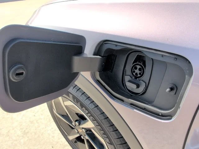 New 2026 Galaxy Gray Metallic Chevrolet LT image 32