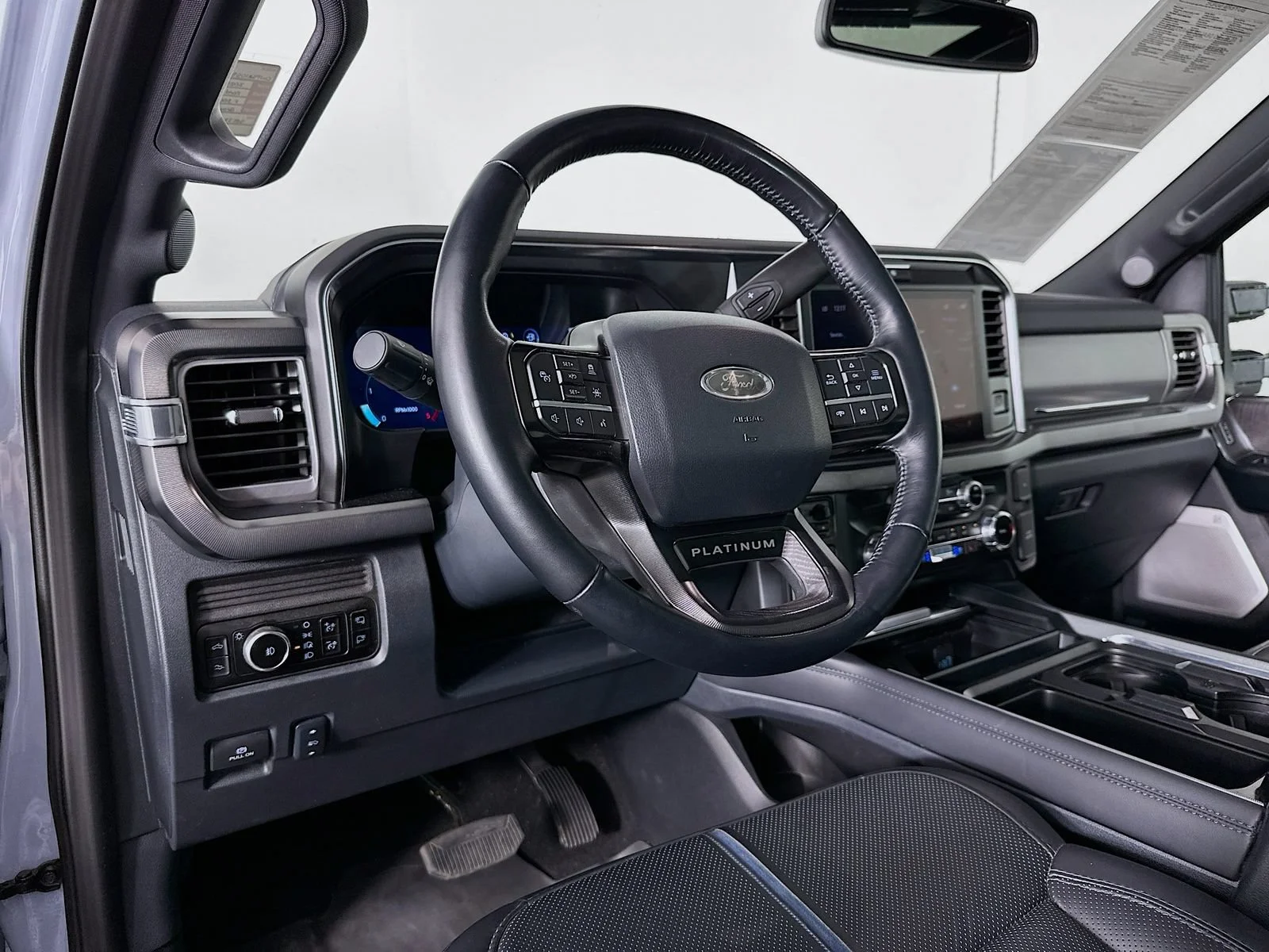 2025 Ford F-350 Super Duty Platinum - Photo 10