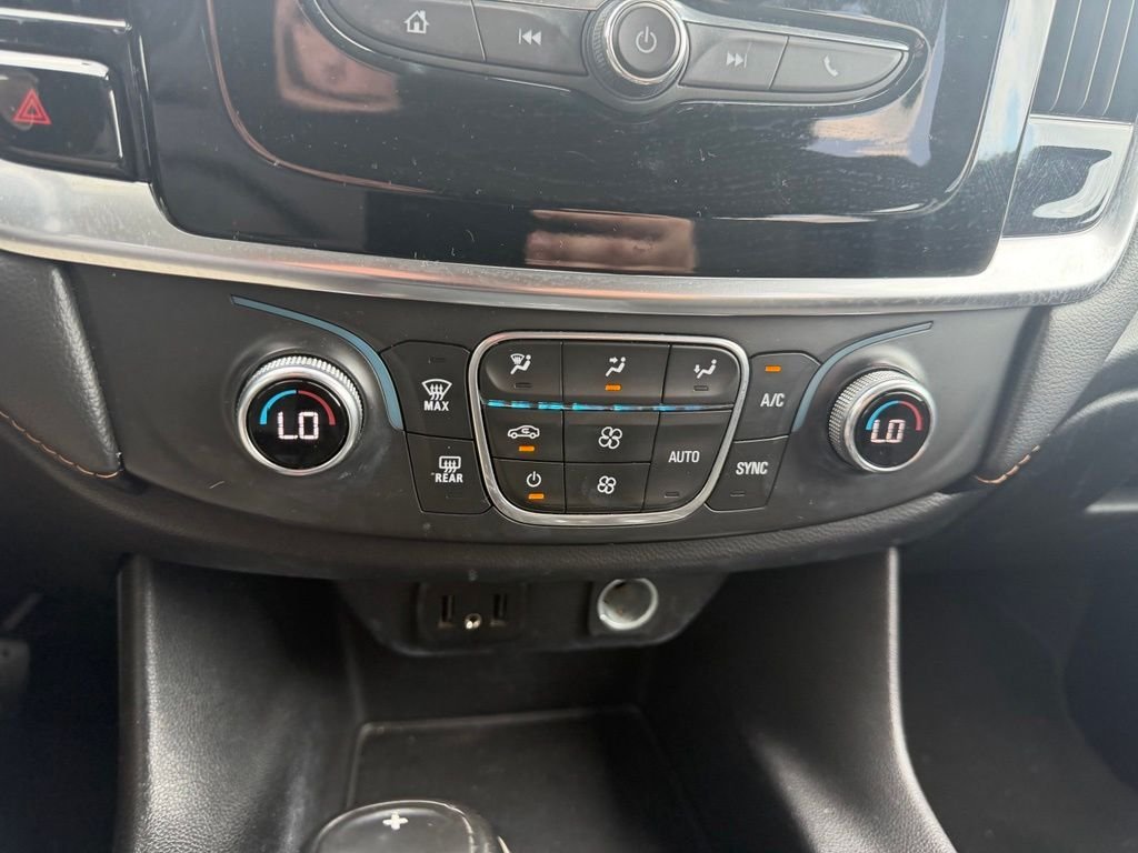 Used 2020 Blue Chevrolet LT image 4