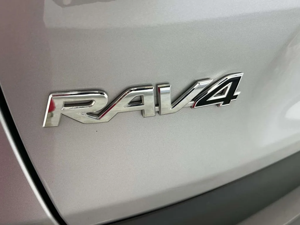 Used 2025 Silver Toyota XLE image 10