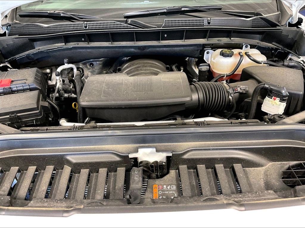Used 2025 White GMC Elevation image 36