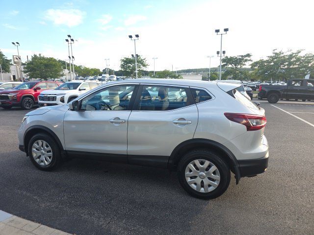 Used 2020 Brilliant Silver Metallic Nissan S image 5