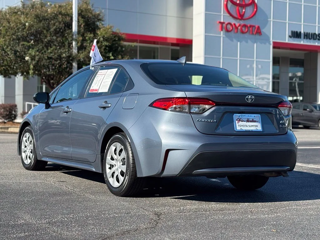 Used 2022  Toyota LE image 8