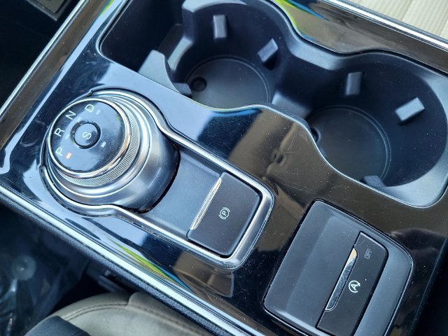 Used 2019 White Ford SEL image 19