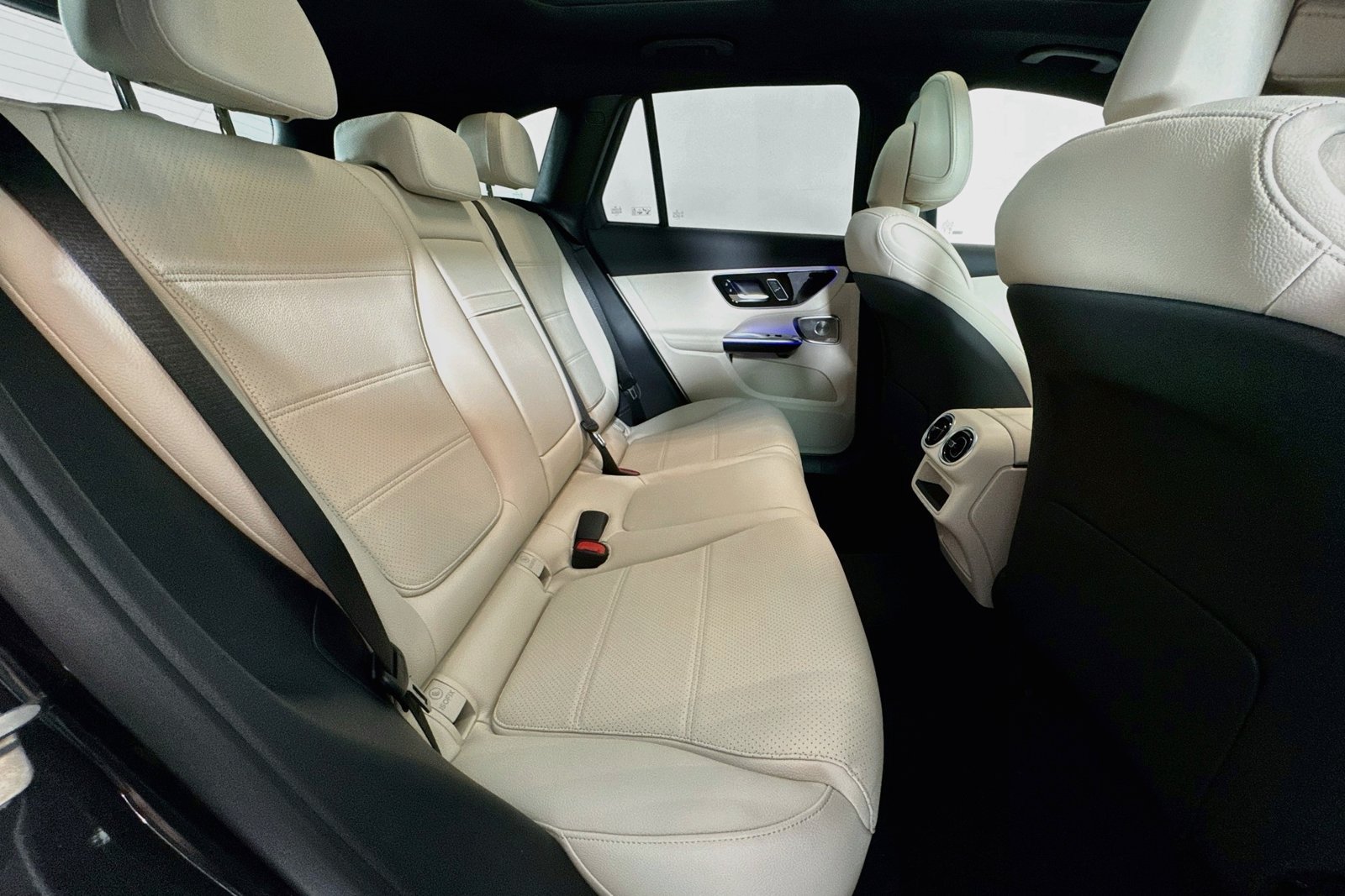 New 2026 Graphite Grey Metallic Mercedes-Benz GLC 300 image 25