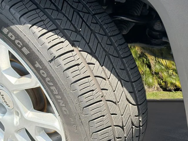 Used 2023 Gray Jeep Latitude image 31