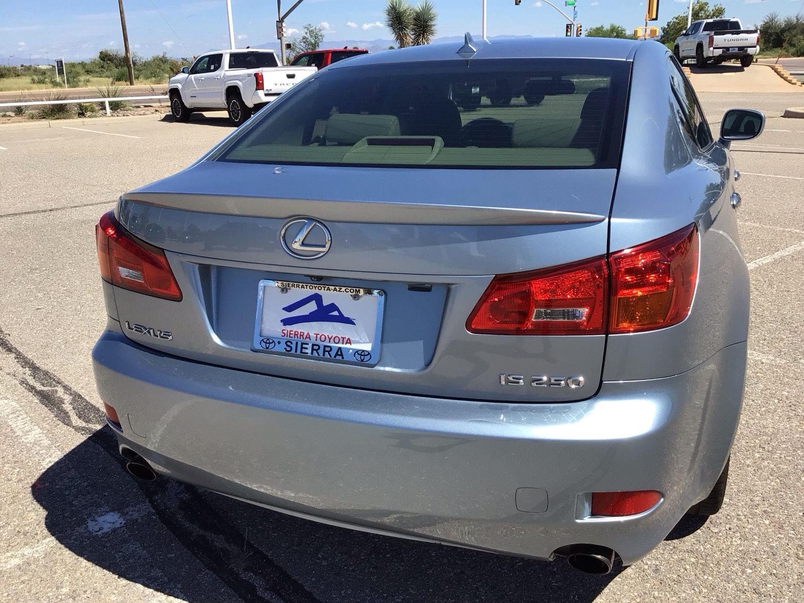 Used 2007  Lexus Base image 11