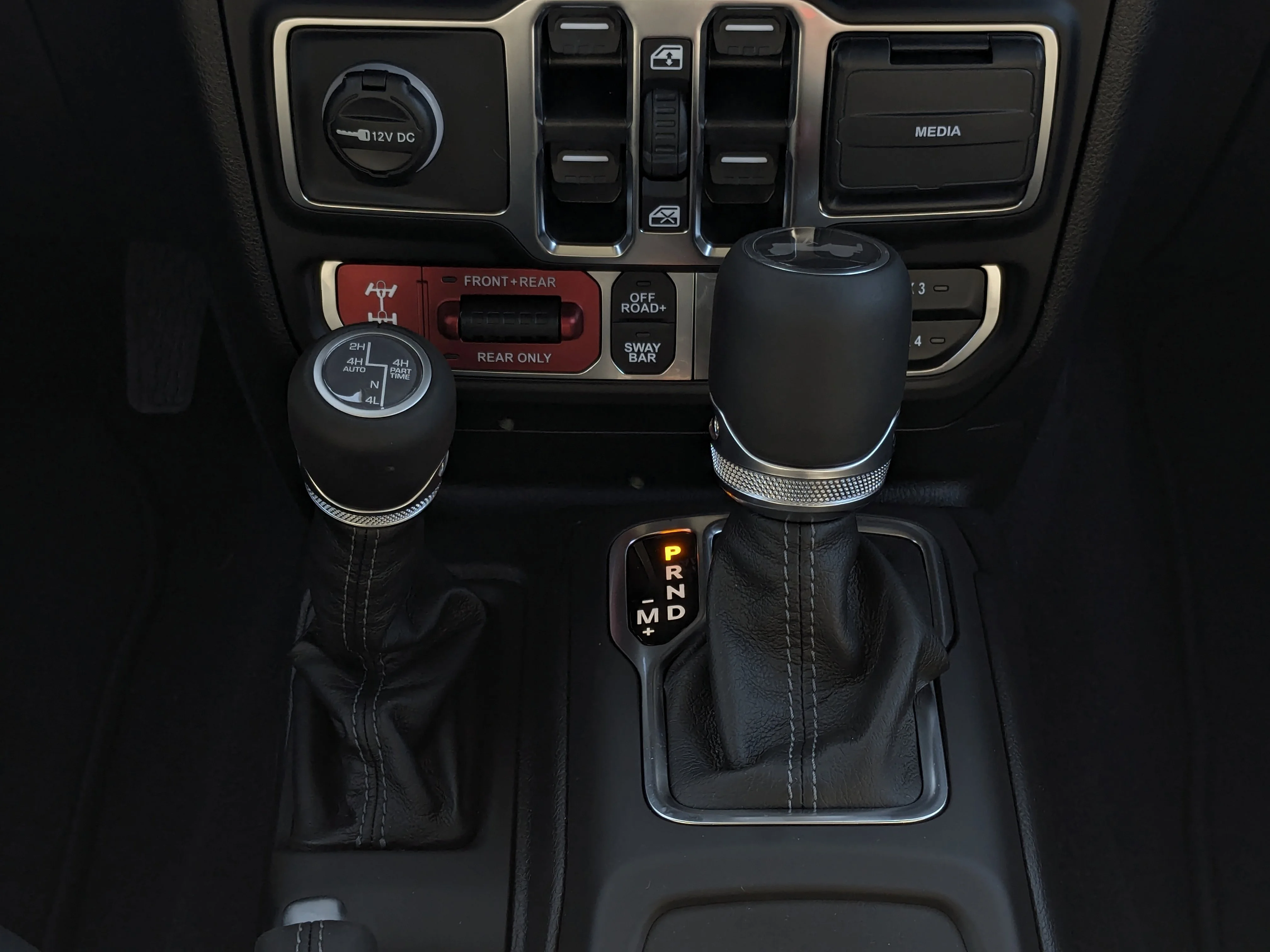 New 2025 Black Jeep Rubicon X - - 35 INCH A/T TIRES - Trailer Tow Group - Offroad Cam - Nappa leather seats & Tons More! image 24