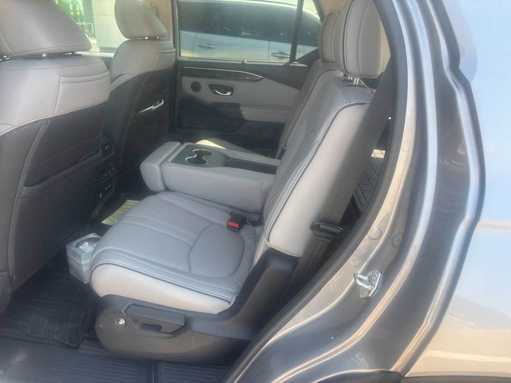 Used 2023 Lunar Silver Metallic Honda Elite image 18