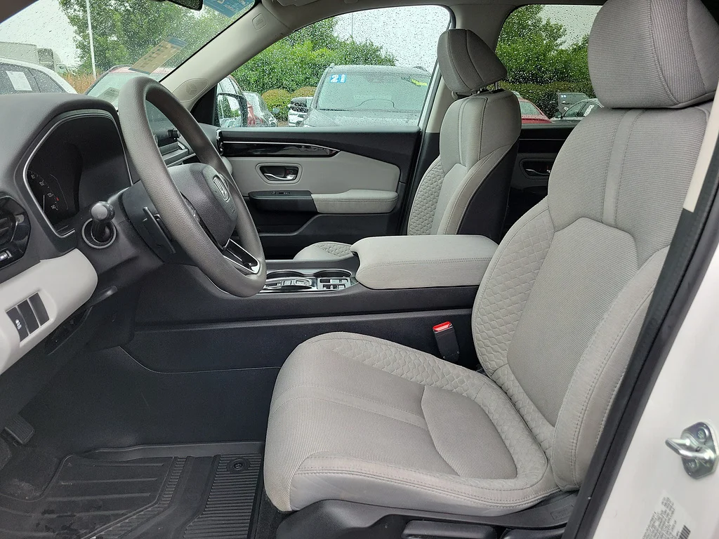Certified Used 2023 Platinum White Pearl Honda LX image 17