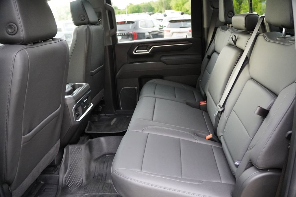 2025 GMC Sierra 3500HD SLT - Photo 18
