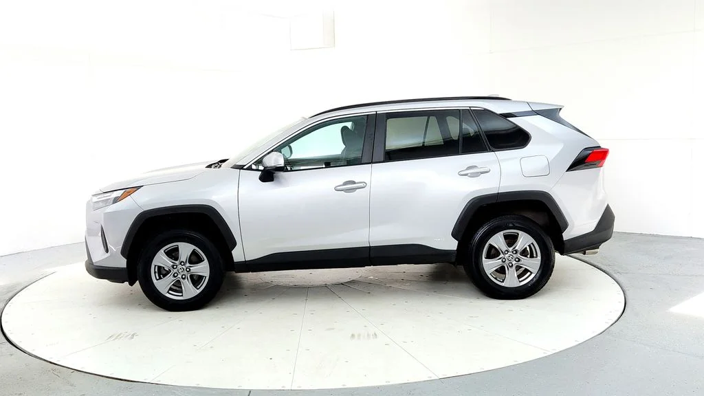 Certified Used 2022 Silver Toyota XLE image 3