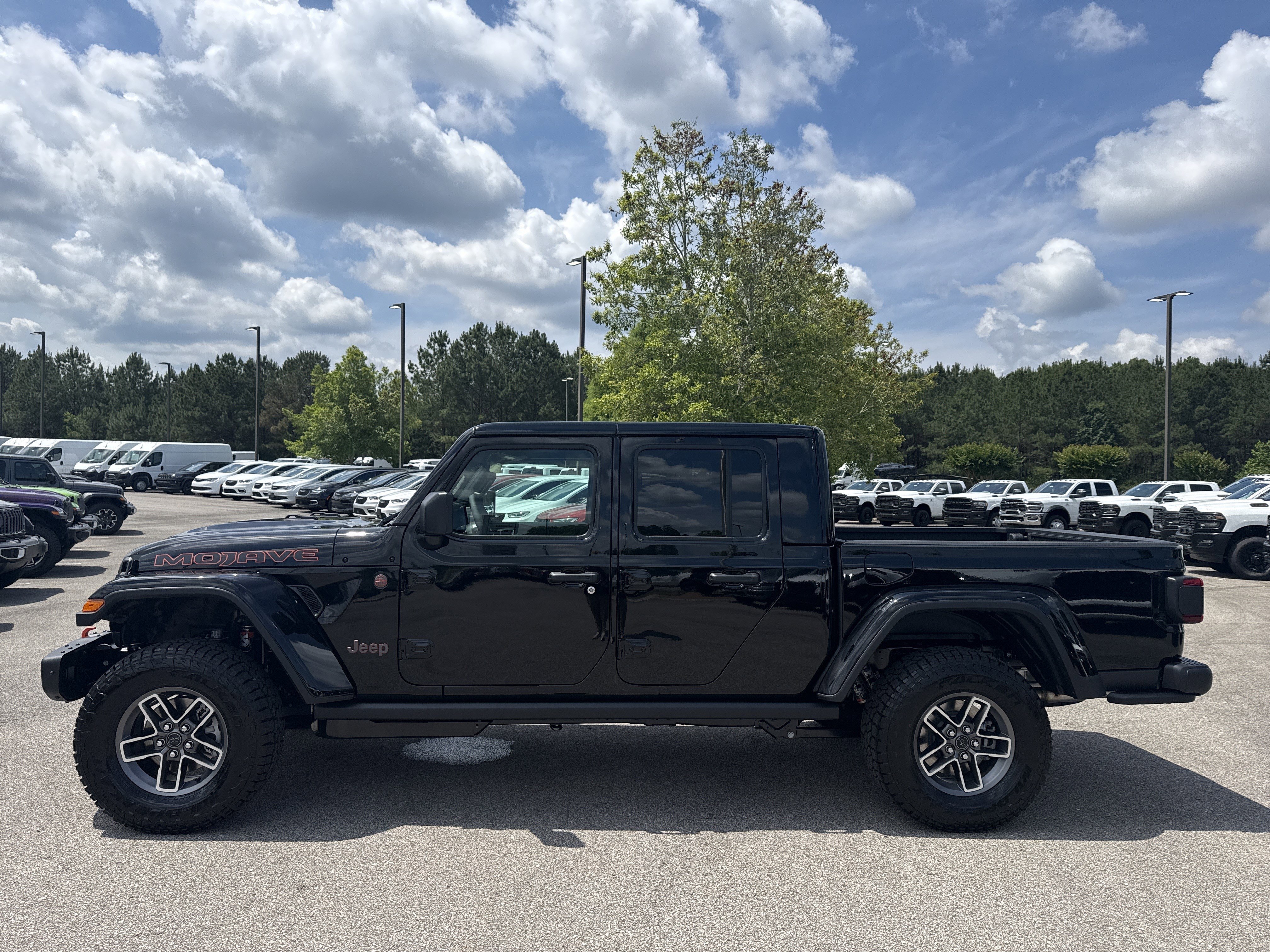 New 2026 Black Clear-Coat Exterior Paint Jeep Mojave X image 4