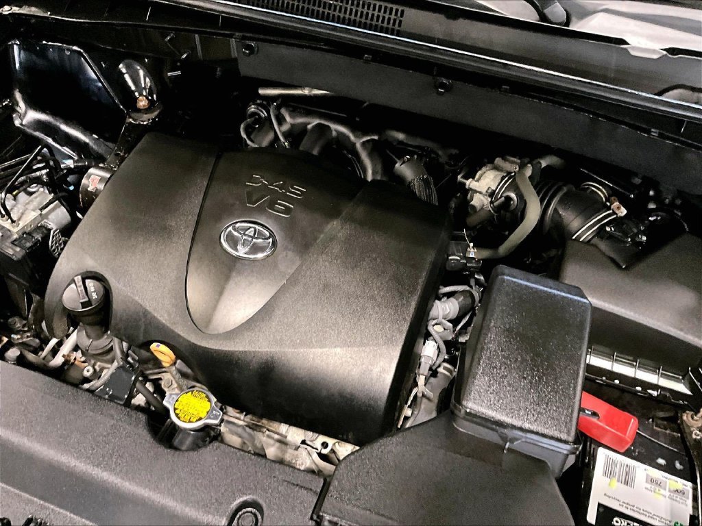 Used 2017 Black Toyota XLE image 36