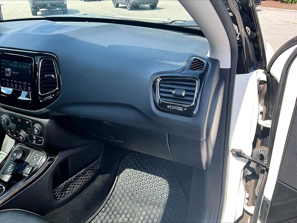 Used 2019 White Jeep Latitude image 13
