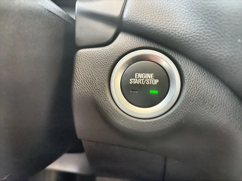 Used 2022 White Chevrolet LT image 17