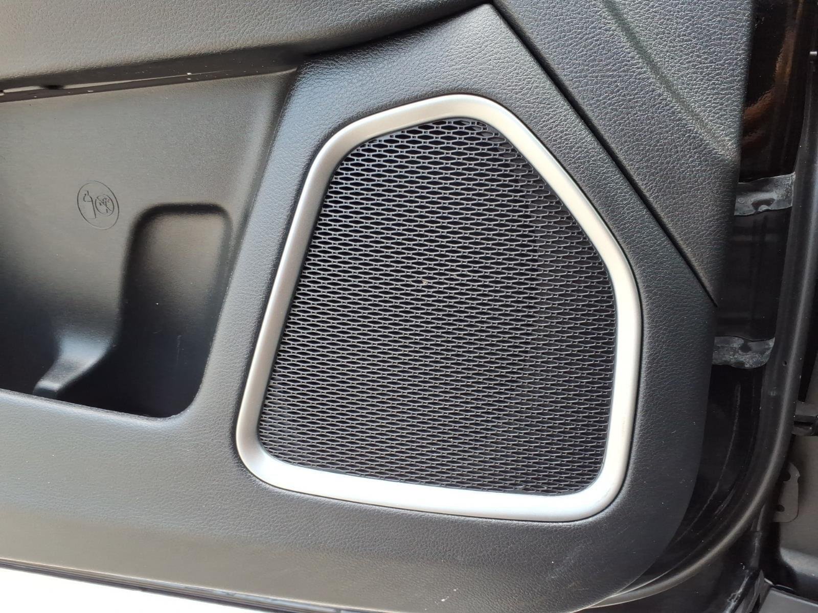 Used 2024 Diamond Black Crystal Pearlcoat Jeep Latitude image 5