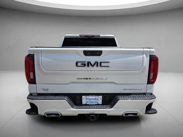 Used 2022 White Frost Tricoat GMC Denali image 4