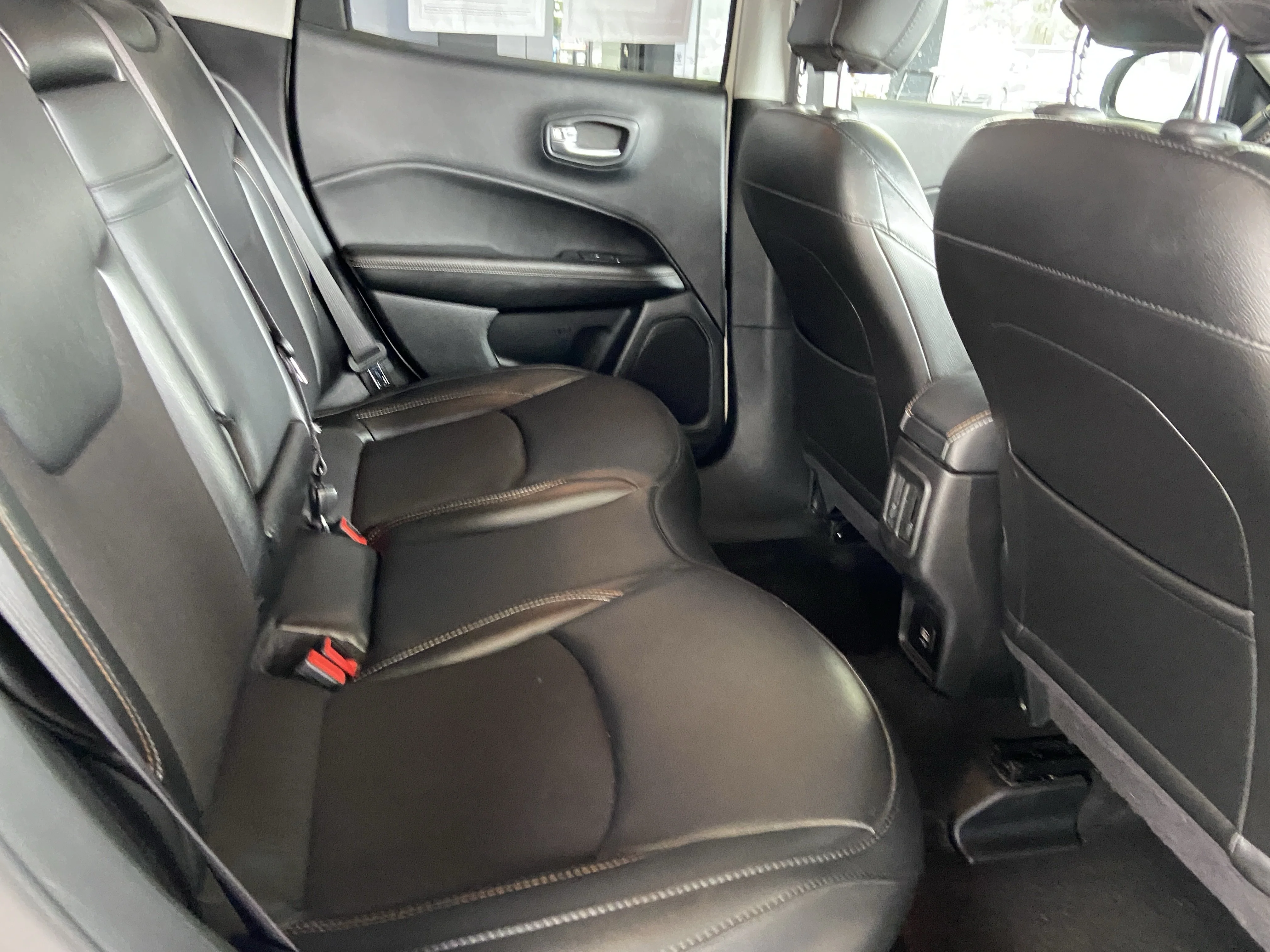 Used 2020 White Clearcoat Jeep Latitude image 29