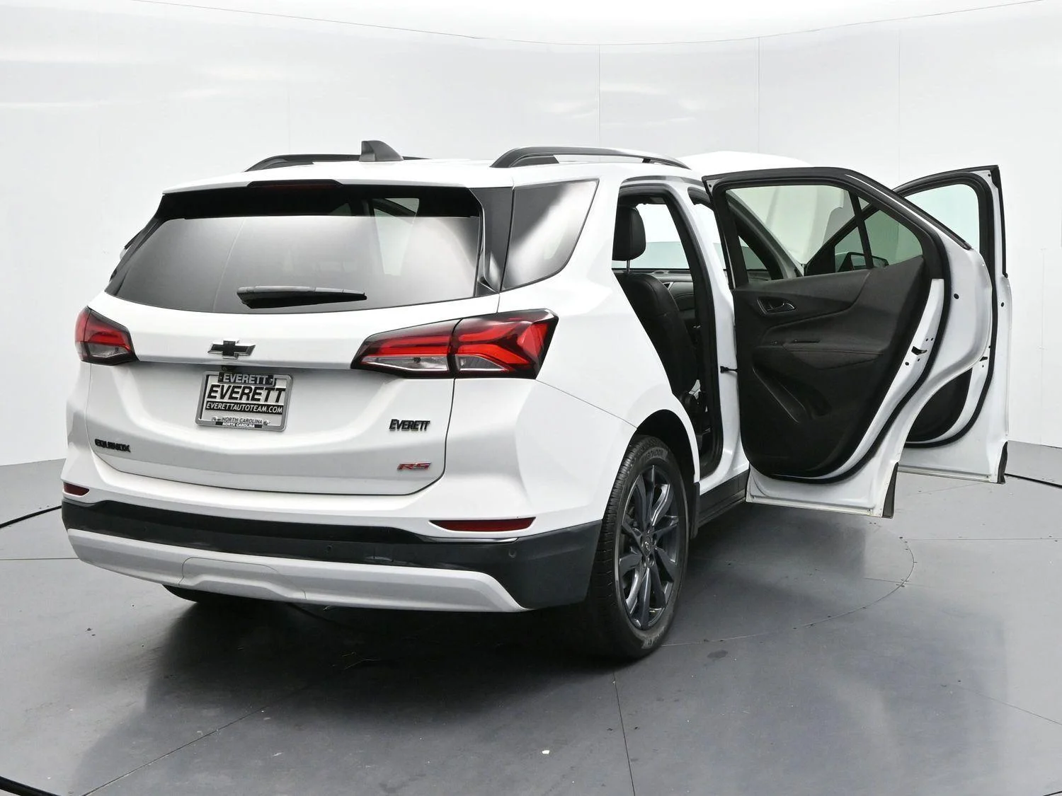 Used 2024 Summit White Chevrolet RS image 40