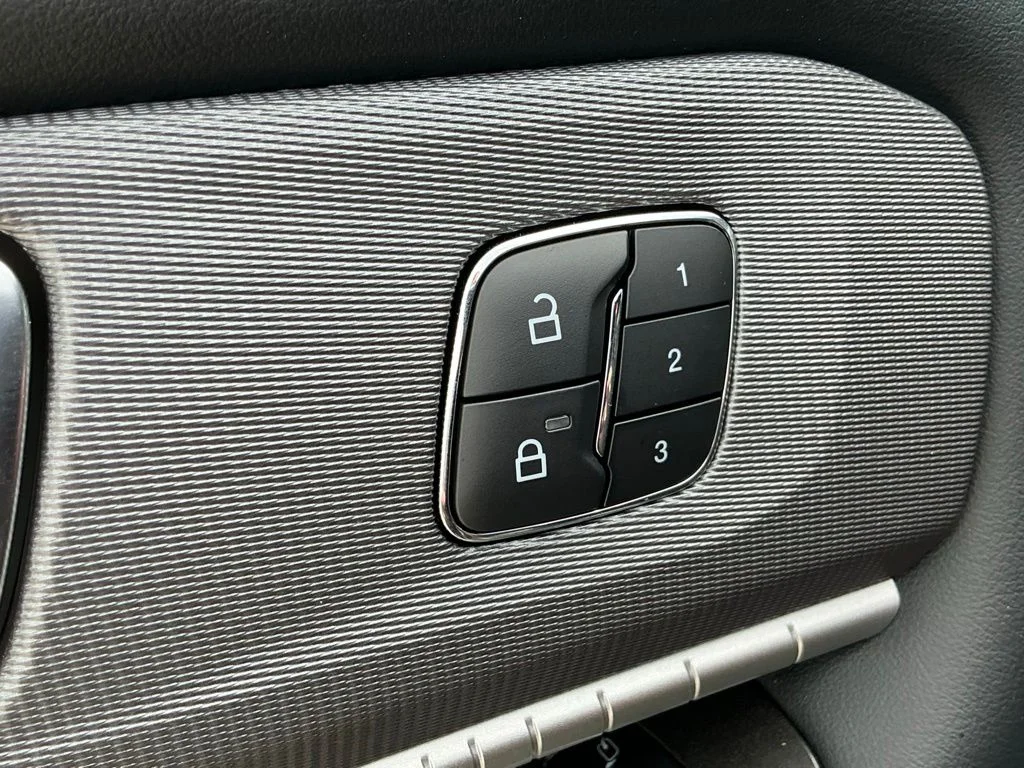 Used 2025 Gray Ford ST-Line image 32