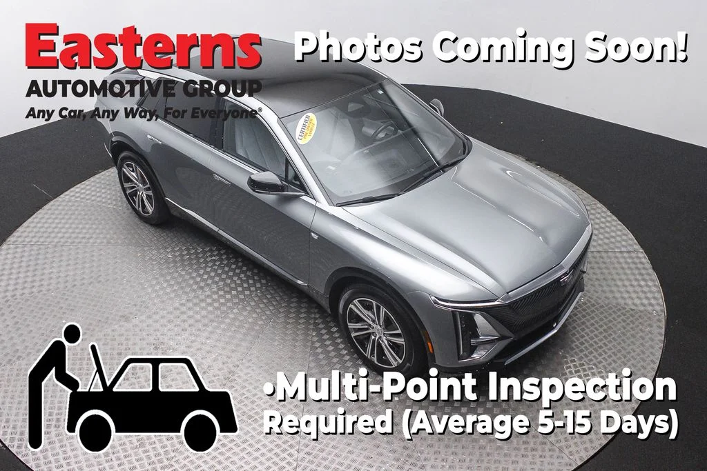 Used 2024 Silver Cadillac Luxury image 3