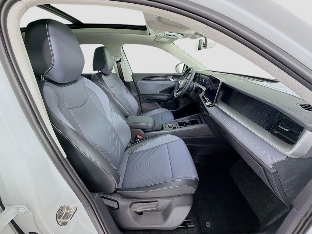 2026 Volkswagen Tiguan SE - Photo 29