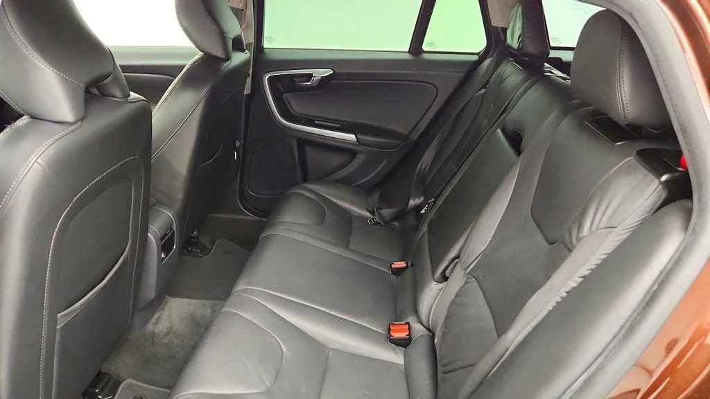 Used 2018 Rich Java Metallic Volvo T5 AWD w/ Convenience & BLIS Packages image 21