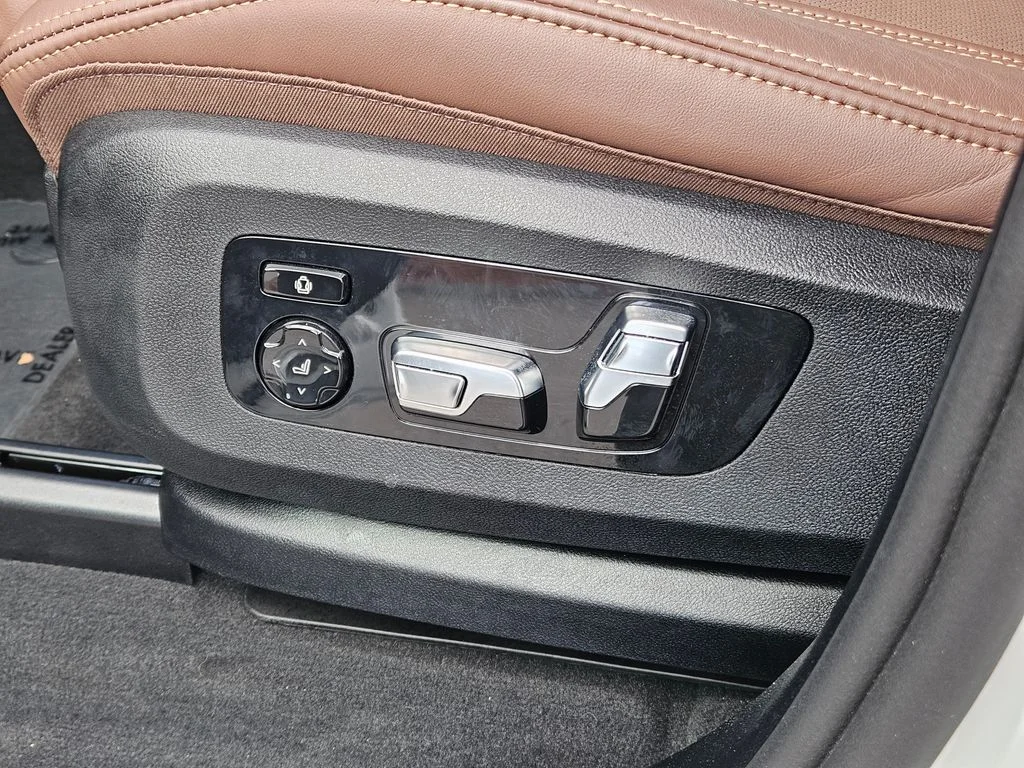 Used 2026 Mineral White Metallic BMW M60i image 40