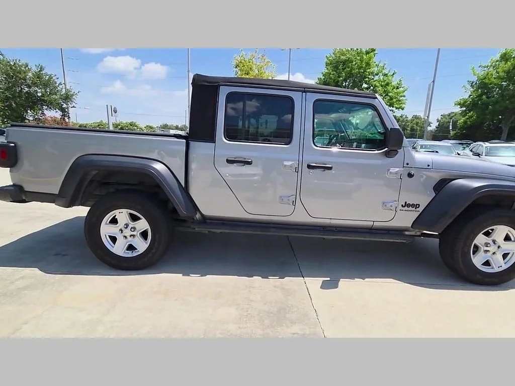 Used 2020 Silver Jeep Sport image 32