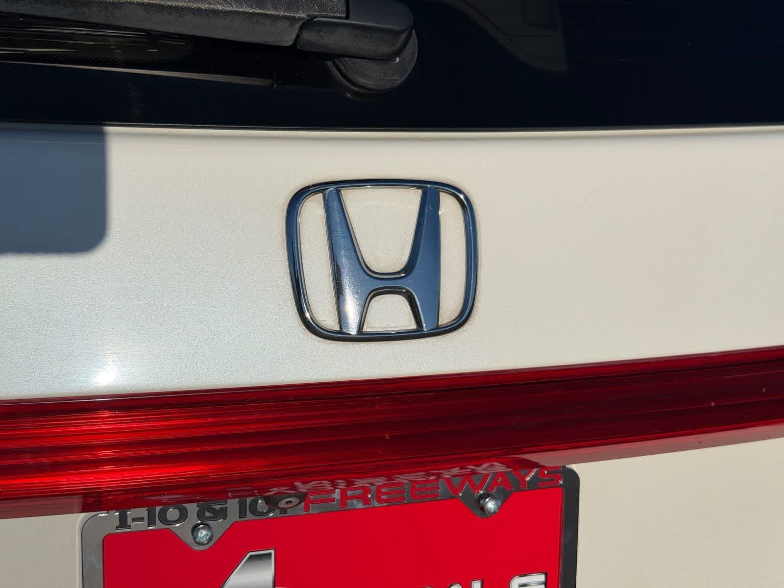 Used 2016 White Honda Touring Elite image 33