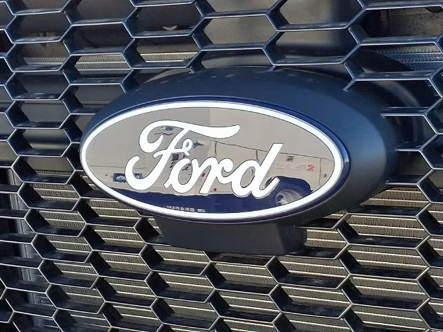 New 2026 Oxford White Ford Base image 4