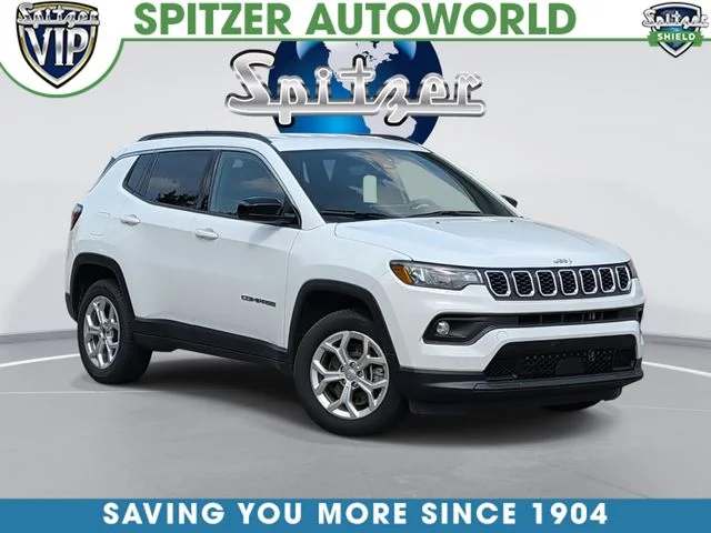 Used 2024 White/off-white Jeep Latitude image 1