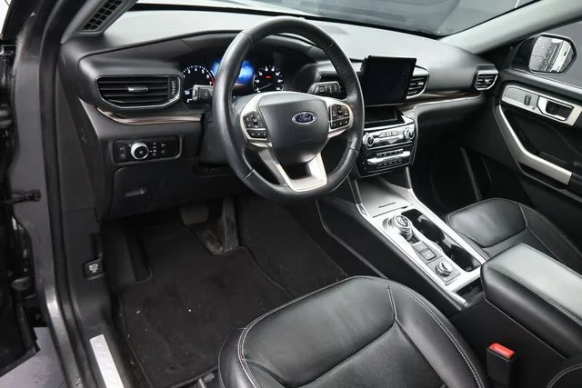 Used 2023 Gray Ford Limited image 22