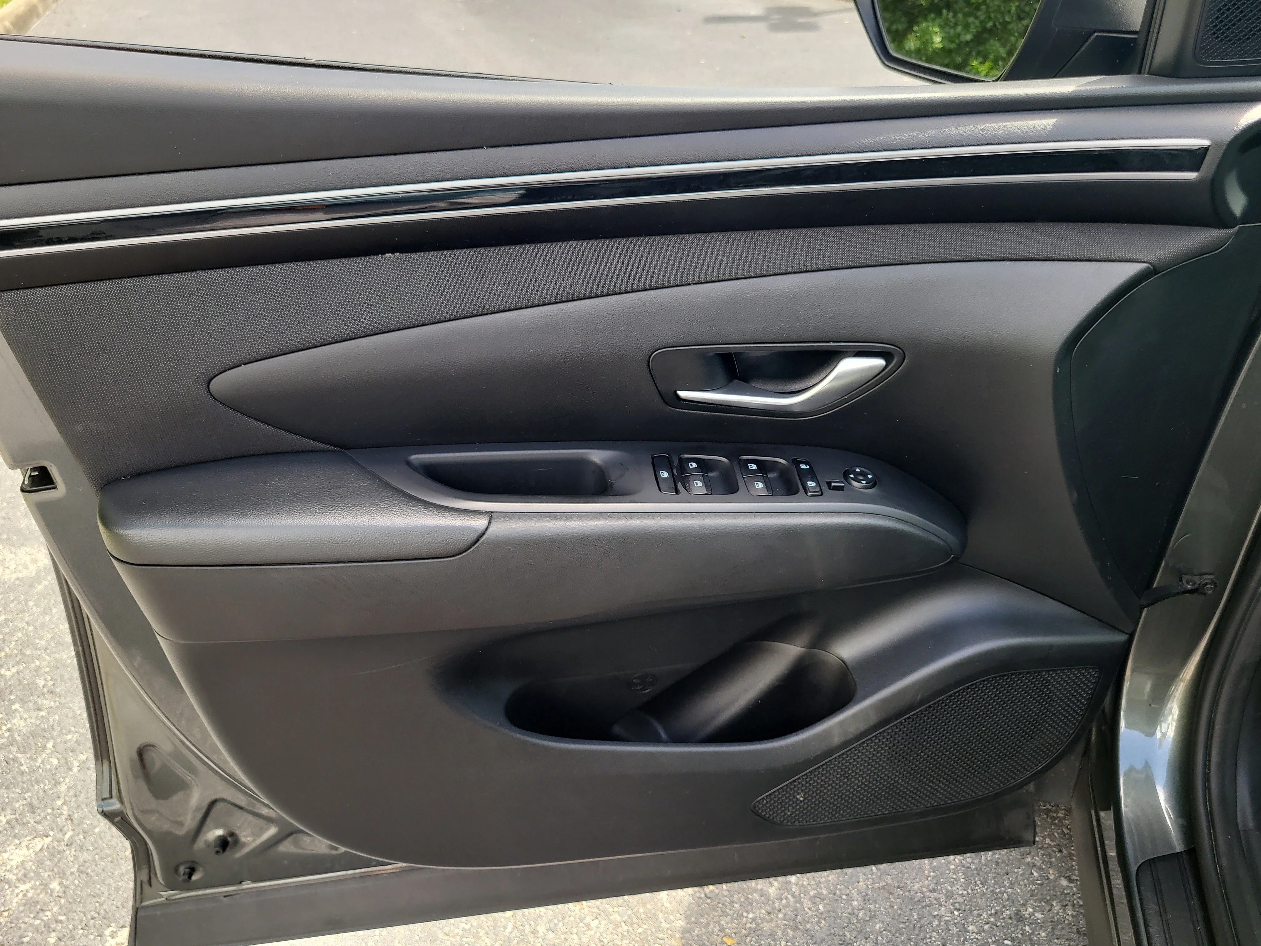 Used 2023 Amazon Gray Hyundai SEL image 18