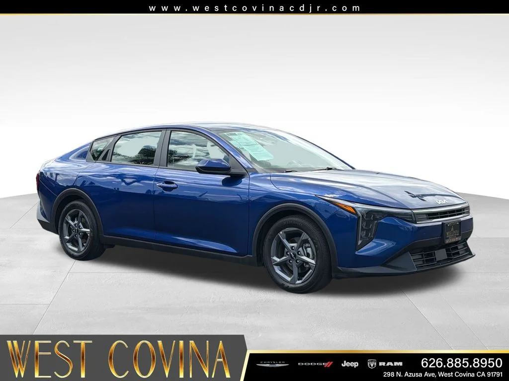 2025 Kia K4 LXS AT's photo