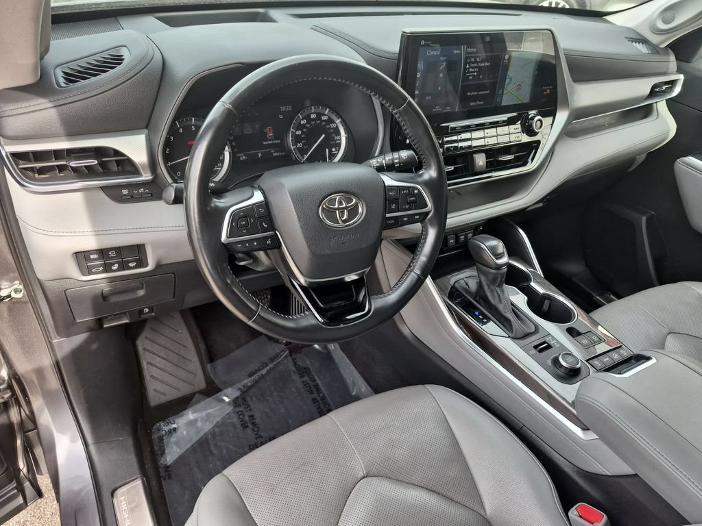 Used 2021 Gray Toyota Platinum image 17