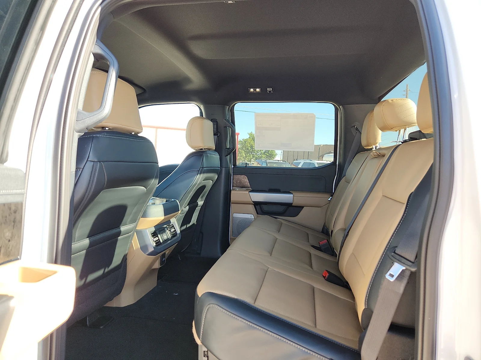 New 2026 Oxford White Ford Lariat image 18