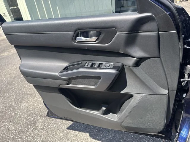 Used 2023 Blue Nissan SL image 27