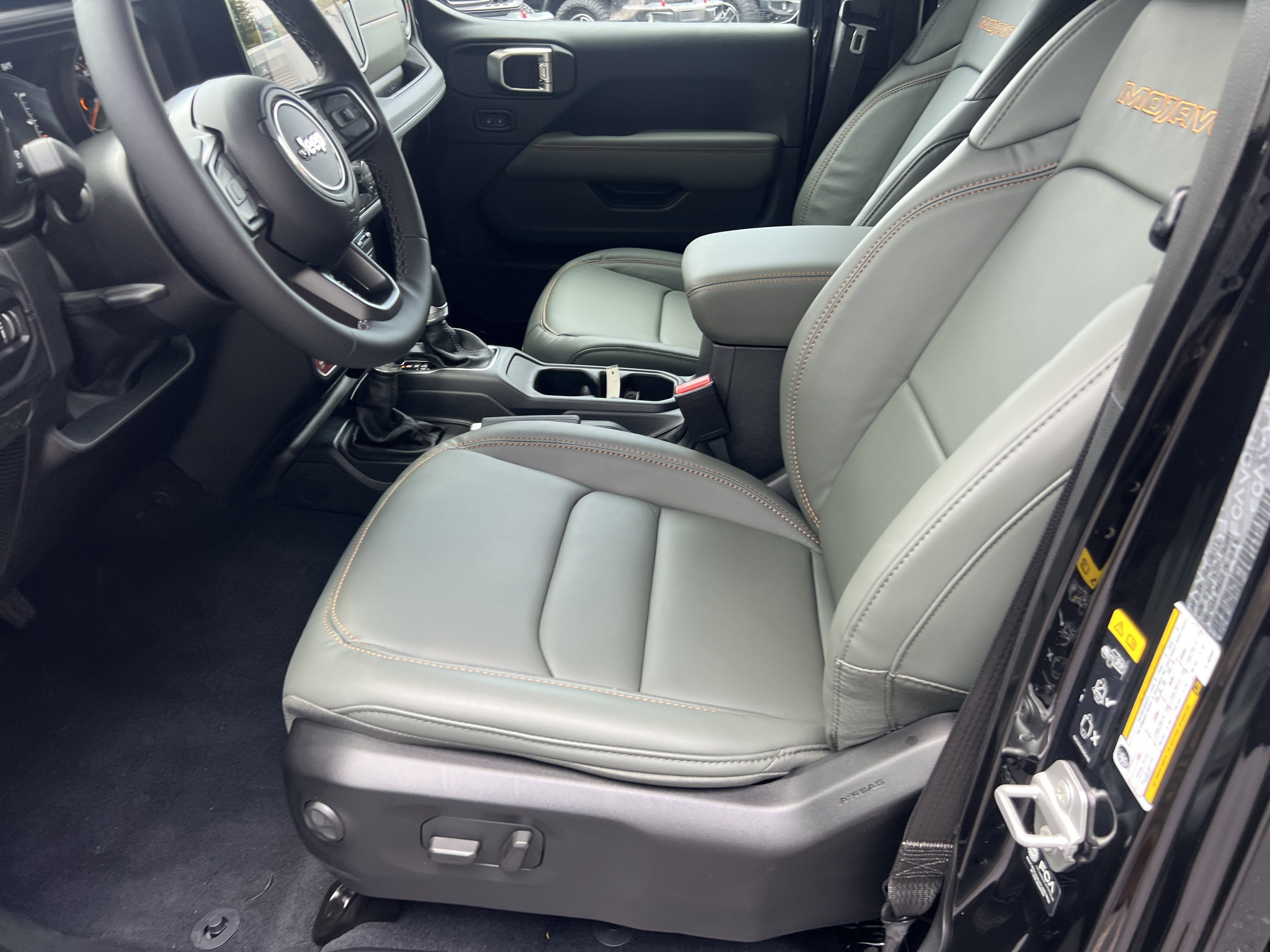 New 2026 Black Clear-Coat Exterior Paint Jeep Mojave X image 11