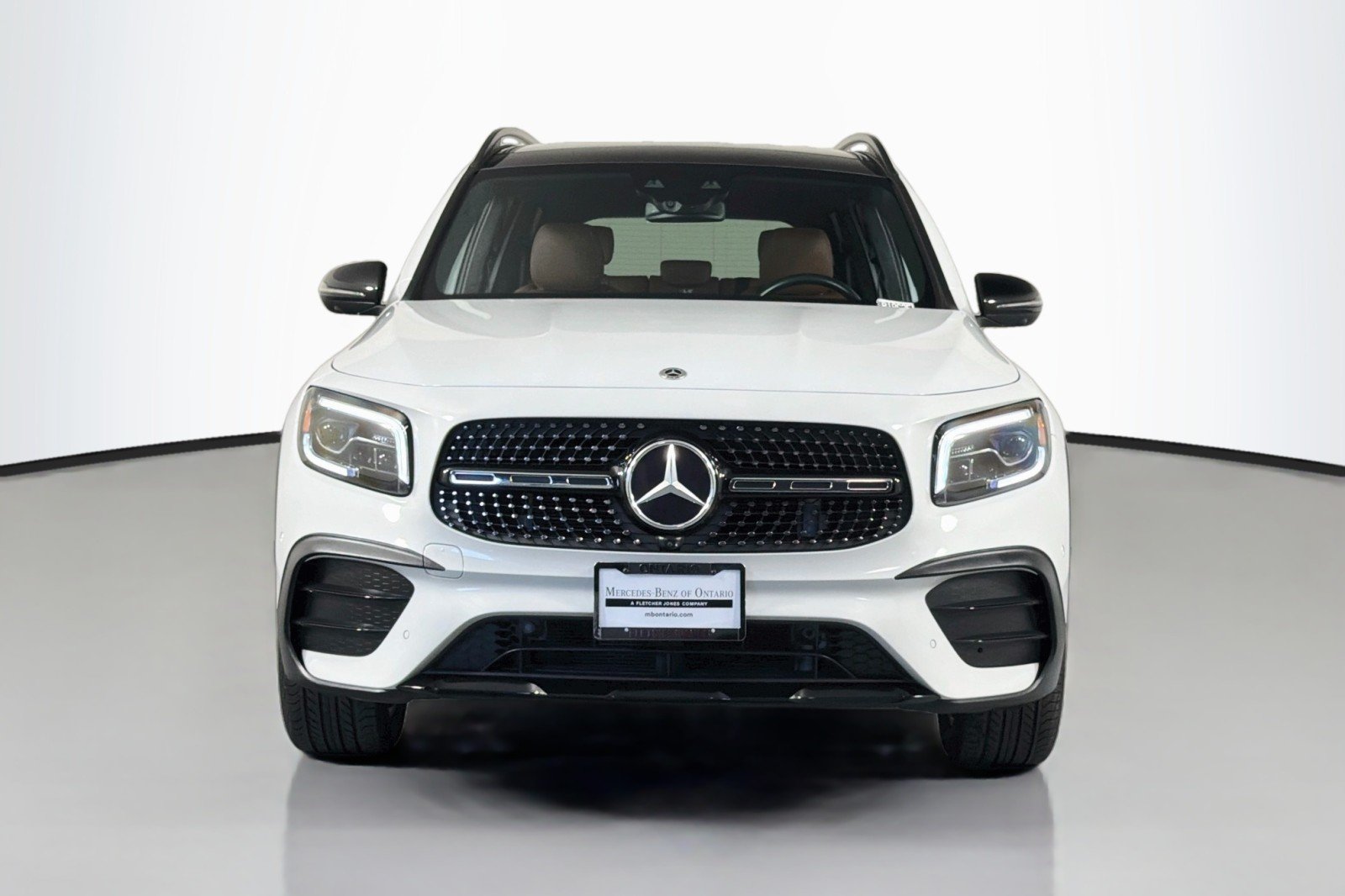 Used 2023 Digital White Metallic Mercedes-Benz 250 image 3