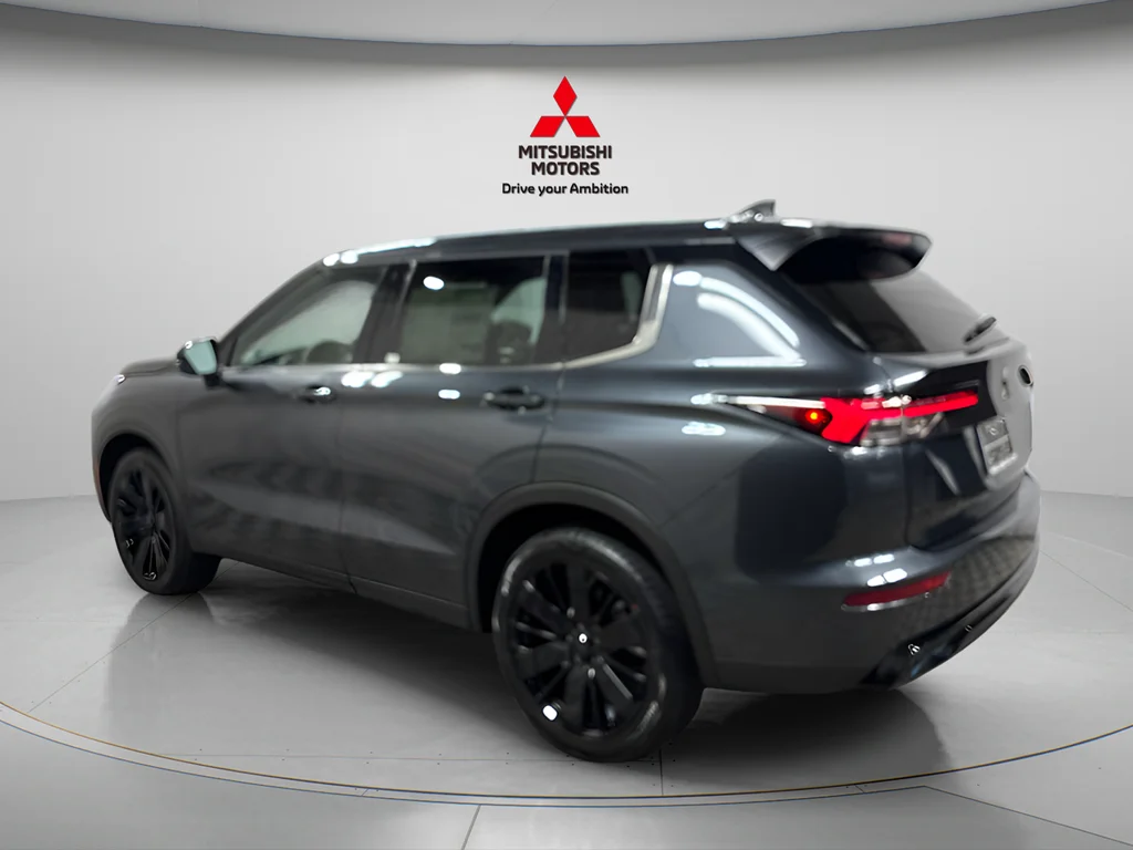 New 2026 Graphite Gray Mitsubishi LE 1.5T S-AWC image 4