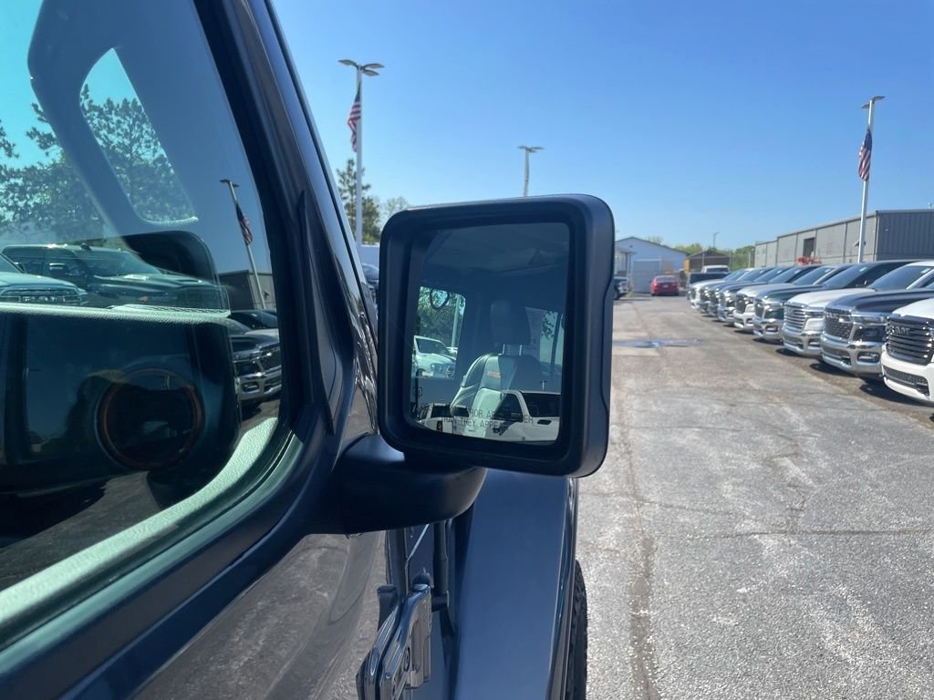 Used 2021 Gray Jeep Mojave image 14