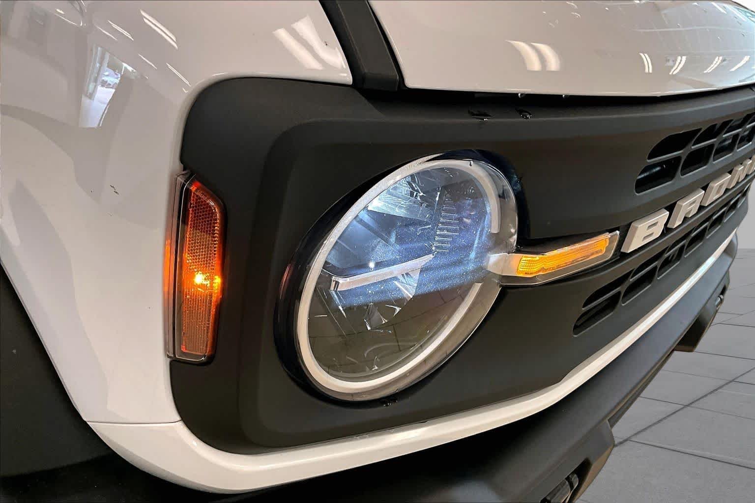Used 2023 Oxford White Ford Black Diamond image 25