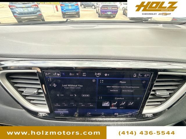 Used 2025 White Chrysler Select image 13