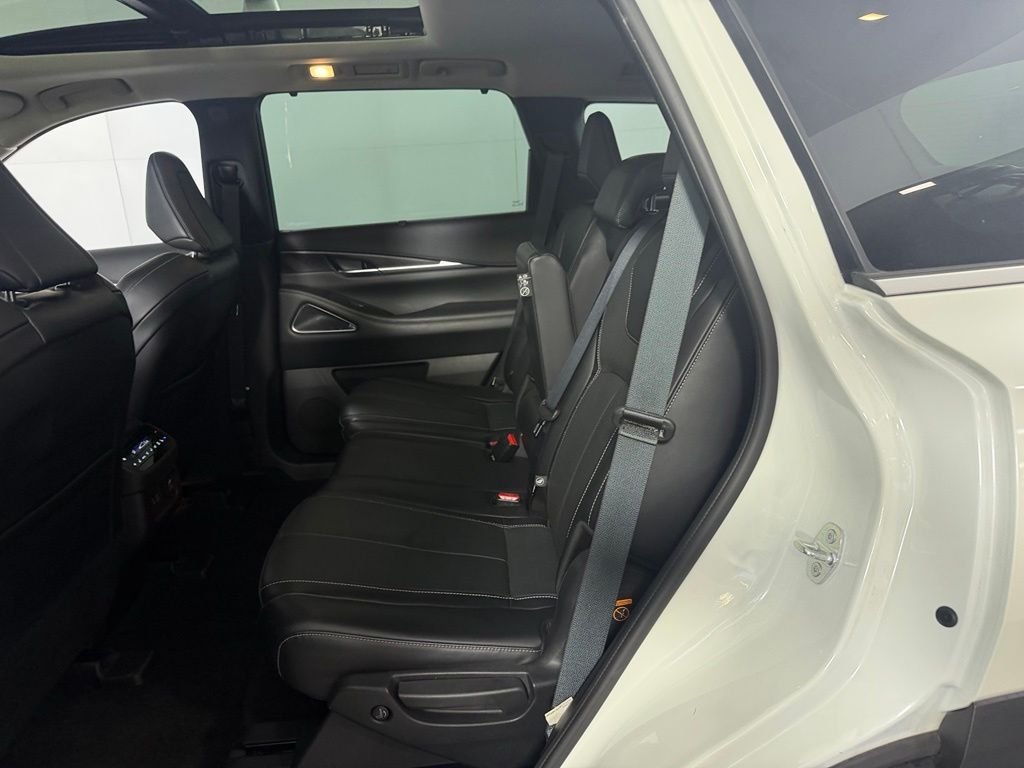 Used 2023 White INFINITI Sensory image 23