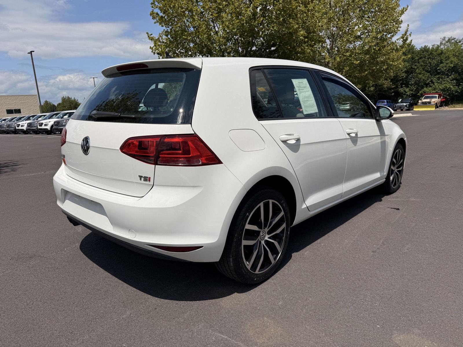 Used 2017 Pure White Volkswagen SE image 5
